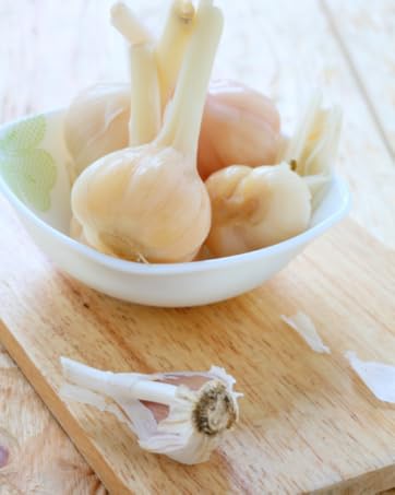 260g Whole Pickled Garlic Cloves