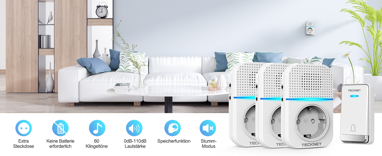 Smart-Home-Systemdisplay mit mehreren Steuerungssymbolen, darunter Timer-, Wellen- und Energiesymbole. Weiße Smart-Plugs, angeordnet vor dem Hintergrund des Wohnzimmers.