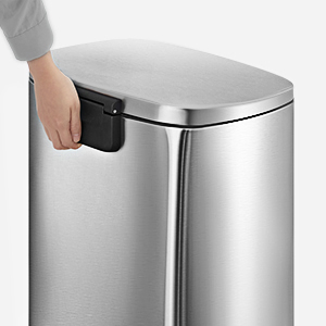 The handle on the back helps you easily move the trash can when needed.