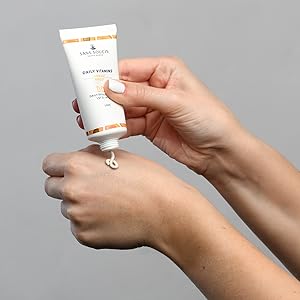 Daily Vitamins Apricot DD Cream Light SPF 25