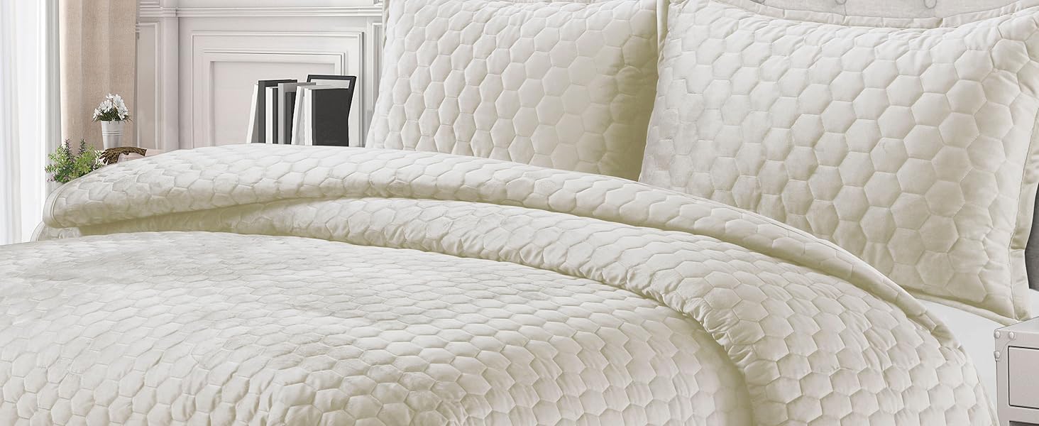 “Luxury velvet bedding designed for warmth, softness, and timeless sophistication