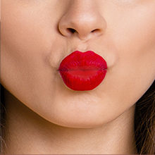 APPLY LIQUID LIPSTICK