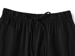 The elastic waistband, combined with a secure drawstring