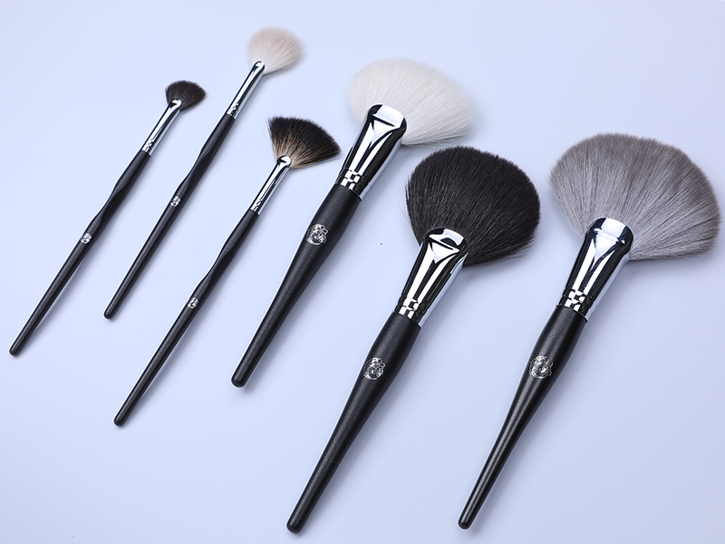fan brush for powder makeup