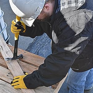 Man wearing DCHJ076A heated coat