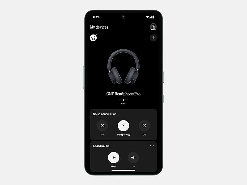 Capturas de pantalla de la interfaz de la aplicación móvil de temática oscura que muestran los controles del reproductor de audio y la configuración de los auriculares sobre fondo negro.