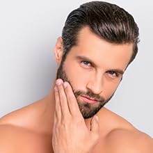 un uomo con la barba