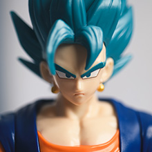 détail visage figurine limit breaker