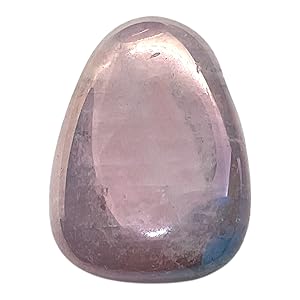 Halbtransparente lila-rosa Kristall- oder Edelsteinkuppel, aus mehreren Blickwinkeln dargestellt, mit subtilen Farbvariationen und glatter, polierter Oberfläche.