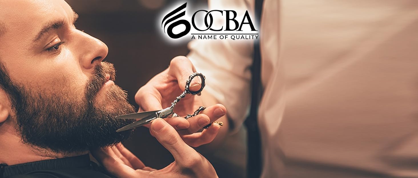 Homme barbu utilisant un petit appareil portatif rond près de sa bouche. Le logo « COBA » est visible en arrière-plan.