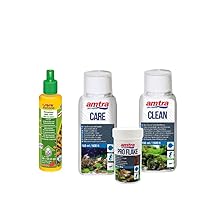 Vier Aquarienpflegeprodukte: grüne Flüssigkeit in einer Tropfflasche, zwei weiße Flaschen mit der Aufschrift „CARE“ und „CLEAN“ und ein kleinerer Behälter mit der Aufschrift „PRO FLORA“.