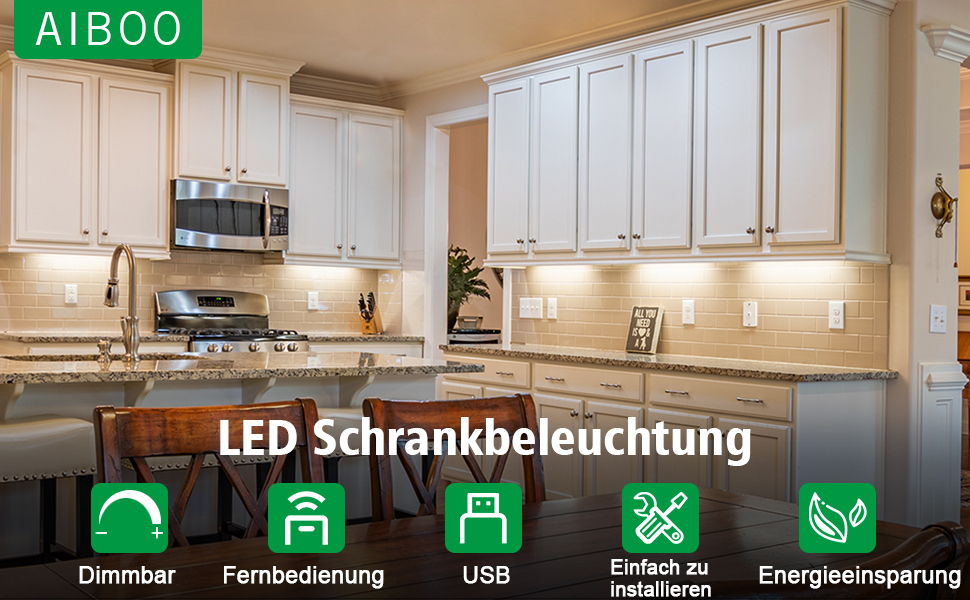 ein Bild von einer Küche mit weißen Schränken und einer Mikrowelle.