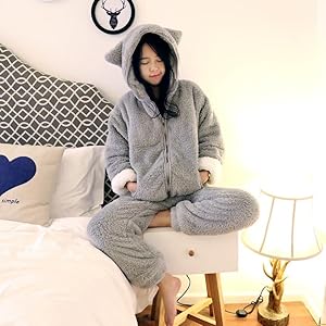 【新品‼️送料込み】ペア　もこもこパジャマ　ルームウェア　しっぽつき 楽天市場】 しっぽ付き ルームウェア 動物 サメ フード付き