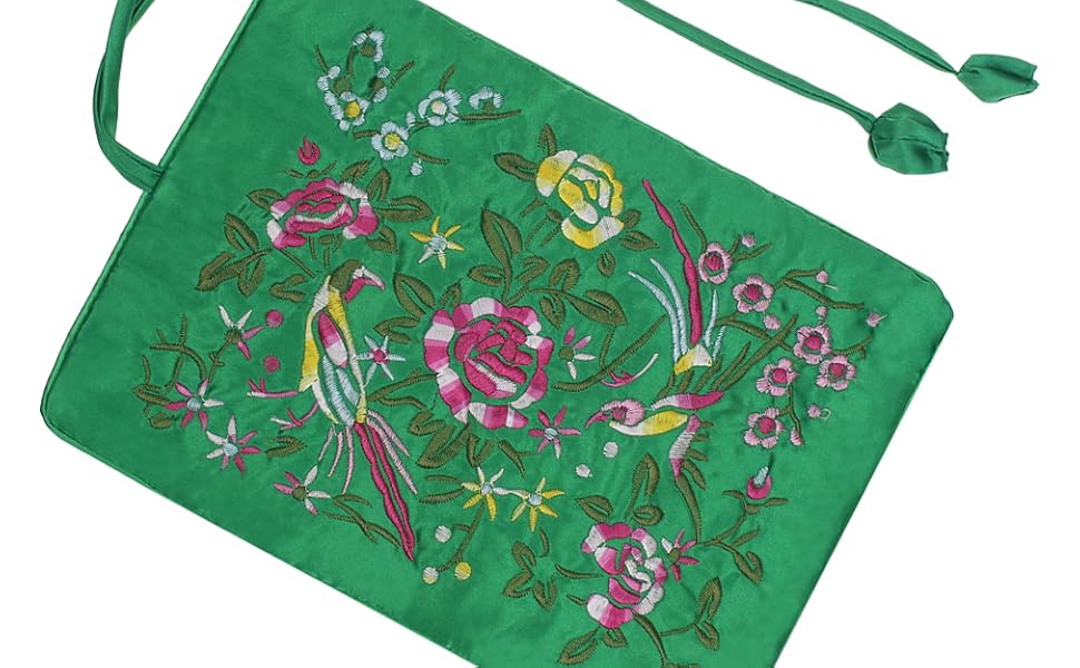 Dark Green Travel Jewelry Roll——Close-up of the external pattern of the item