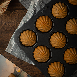 Amazon | CHEFMADE 貝型マドレーヌ型 粘りにくいケーキ型 12個取 黒