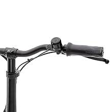 Der Text lautet „Bild 3“. Nahaufnahme des Fahrradlenkers mit schwarzen Gummigriffen und der Bremshebelbaugruppe.