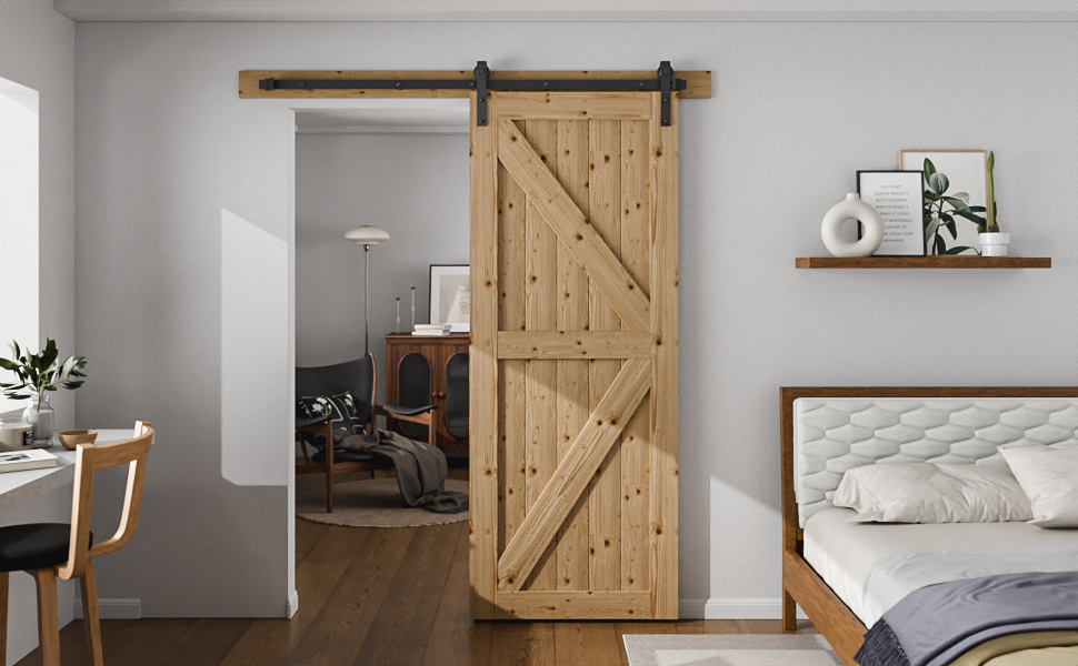 eine Scheunenschiebetür mit einer schwarzen Metallstange.