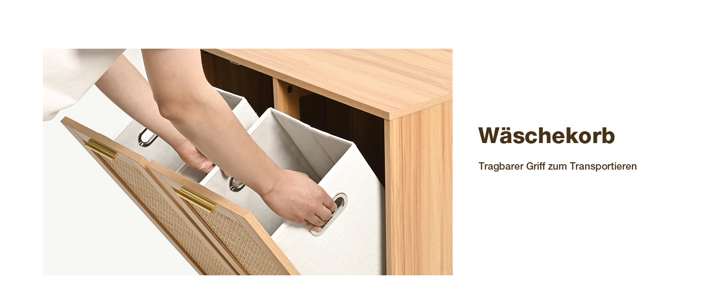 Hände ziehen einen weißen Wäschekorb aus Stoff aus einer Holzschublade heraus. Der Korb scheint zusammenklappbar oder faltbar zu sein, um ihn leicht verstauen zu