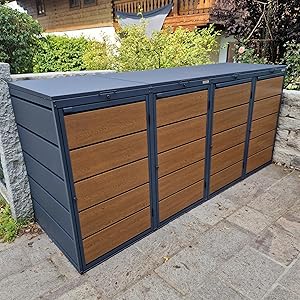 Moderno contenitore da esterno con struttura in metallo scuro e pannelli a doghe in legno, progettato per più pattumiere o stoccaggio all'aperto