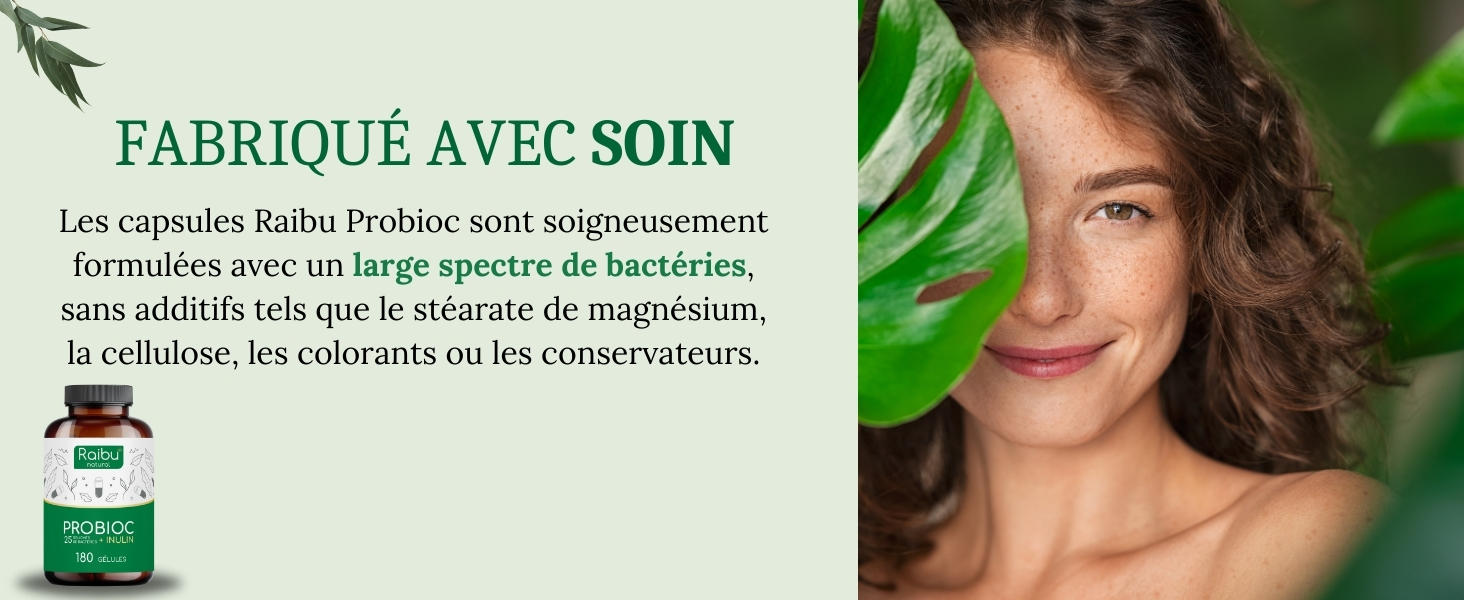 Image du produit des capsules de probiotiques Raibu avec un texte décrivant une formulation soignée et un large spectre de bactéries. Fond feuillu vert avec visage partiel.
