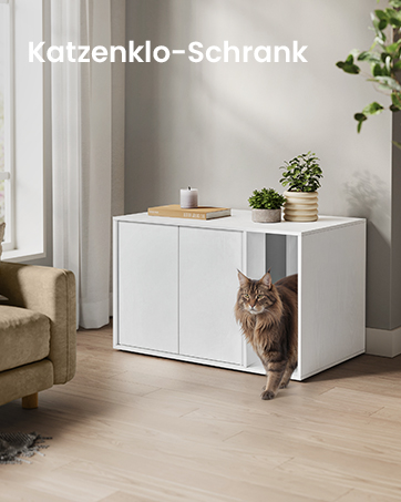 Egy macska áll a nappaliban és nyitogat egy szekrényt.