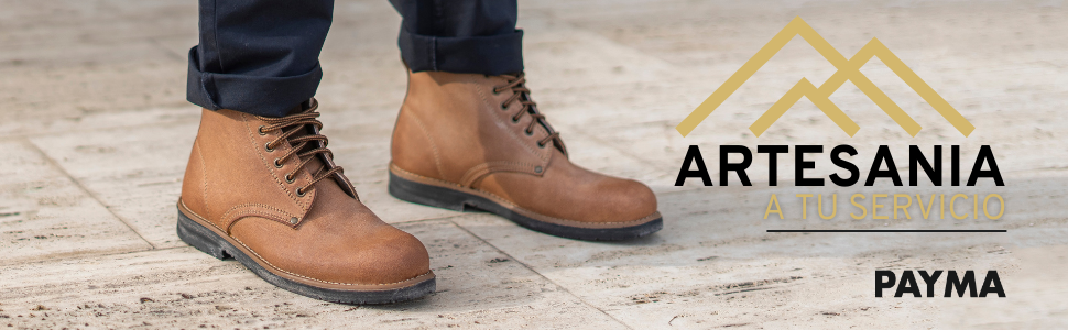 de cuero marrón con cordones y suelas texturizadas que se usan en pisos de concreto. Logotipo de Artesania Payma visible