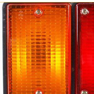 いすゞ エルフ テールランプ 24V 3連 ブレーキランプ 左右セット 管理Z2 いすゞ エルフ テールランプ 24V 3連 ブレーキランプ 左右セット