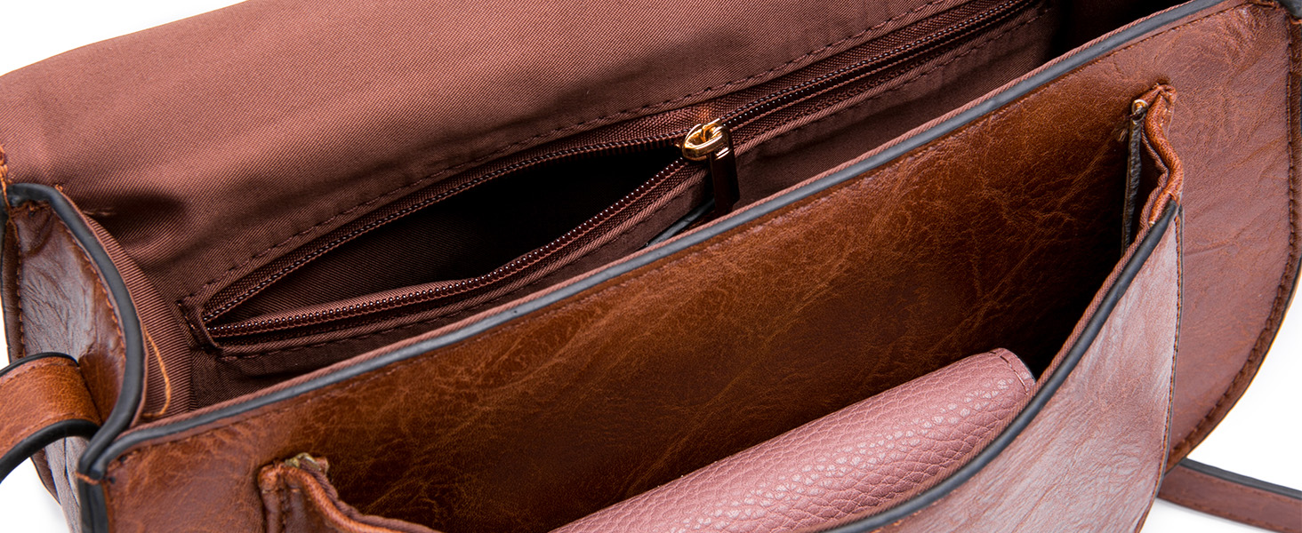 Poche zippée intérieure et poche avant