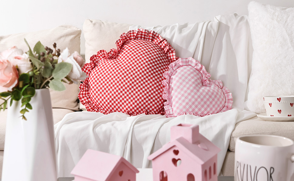 クッション・座布団 Balenciaga Valentine's Day Heart pillow Cozy Teddy Faux Fur Heart Shaped Pillow | Pottery Barn