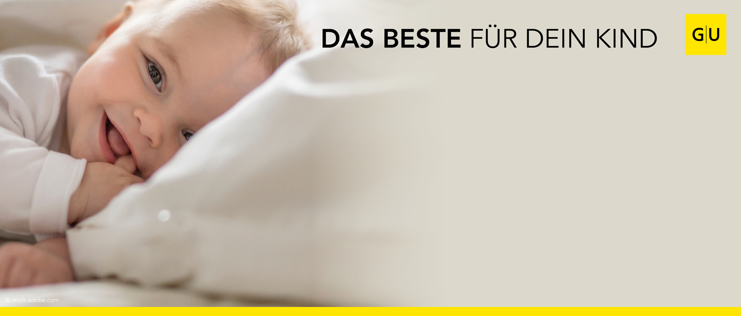 GU Familienkampagne Baby auf Kissen