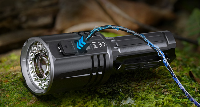 Fenix LR36R 懐中電灯 10000ルーメン Fenix LR36R 10,000 Lumen Super Bright LED and LEP Flashlight