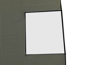 Semplice biglietto bianco o pezzo di carta mostrato su sfondo scuro.