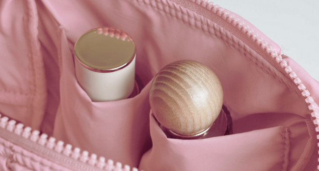 interior discreet side pockets
