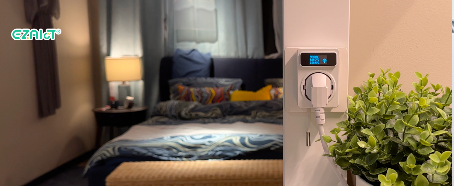 An der Wand montiertes Smart-Gerät oder Controller mit Digitalanzeige, installiert in der Nähe von Zimmerpflanzen in häuslicher Umgebung