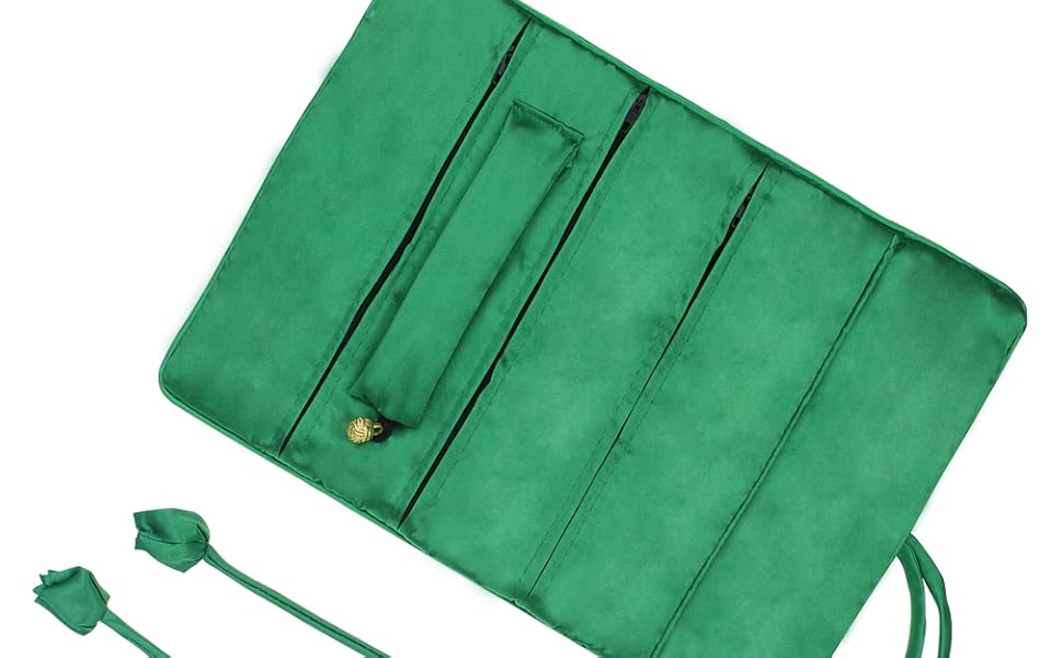 Dark Green Travel Jewelry Roll——Close-up of the interior appearance of the item