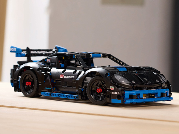 LEGO Technic Samochód wyścigowy Porsche GT4 e-Performance