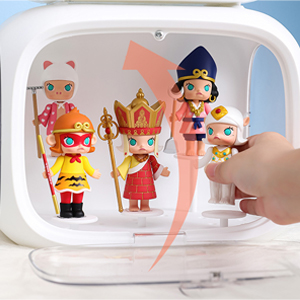 大きな角度でドアを開けている 開閉したり取ったりするのがとても便利です