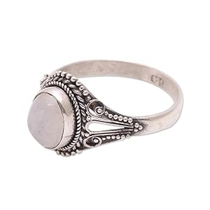 Novica Handmade Rainbow Moonstone Single-Stone Ring  Hecha a mano Arcoíris Piedra de la luna Anillo