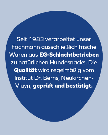 Blaue ovale Form mit deutschem Text über natürliche Hundesnacks, die seit 1983 aus frischen Produkten hergestellt werden und deren Qualität regelmäßig vom Dr. Berns Institut überprüft wird.