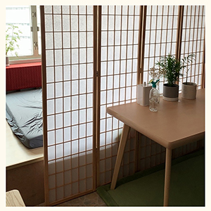 専用ページ#パーテーション　ライトブラウン色フレーム　天然燻し竹使用3連衝立　A Amazon｜CenxnuHa 間仕切り パーテーション 4連 和風衝立