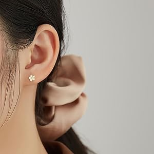 daisy_earrings_studs_for_women_ girls_petite flowers_stud_earrings