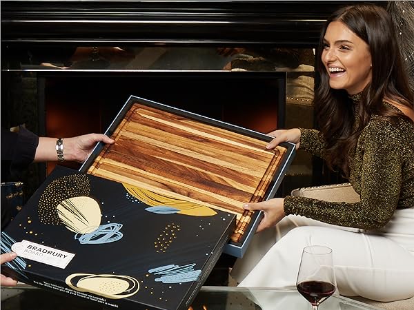 Each board comes in a beautiful gift box, perfect for any occasion: birthdays, weddings, etc...