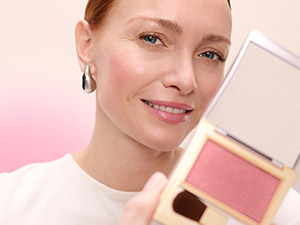 Model holding Elizabeth Arden Blush