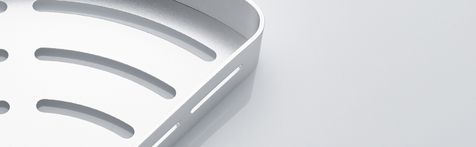 un gros plan d'un plateau en métal.