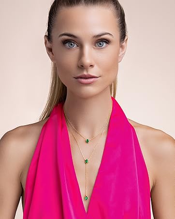 Sngia Gold Emerald Necklace Model