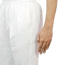 2 side pockets on of these has zipper