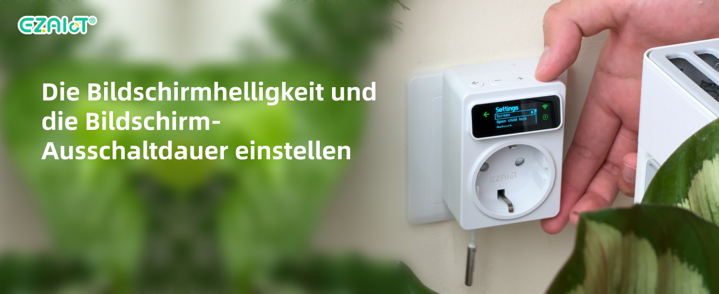 Smart-Plug-Gerät mit in der Wandsteckdose montiertem Digitaldisplay, das die Bildschirmhelligkeit und die Einstellungsoberfläche für die automatische Abschaltung anzeigt