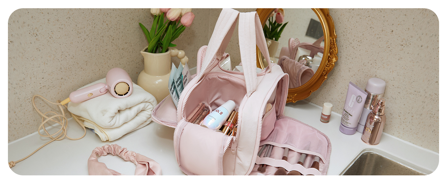 Photos de produits en gros plan d'un article rembourré ou rembourré de couleur claire, présenté sous différents angles.