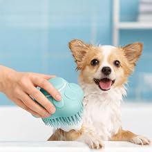 2 in 1 Pet Grooming Kit | Bath Brush with Shampoo Tank | Absorbent Towel 75 x 35 cm | Green, Microfiber and Silicone | Cleaning, Drying and Massage for Dogs and Cats 12 Cepillo perro baño