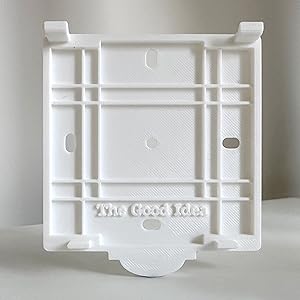 Support de montage en plastique blanc avec structure en forme de grille et trous multiples. Dispose de bords surélevés et de l'inscription « The Good Idea » estampée sur le bas